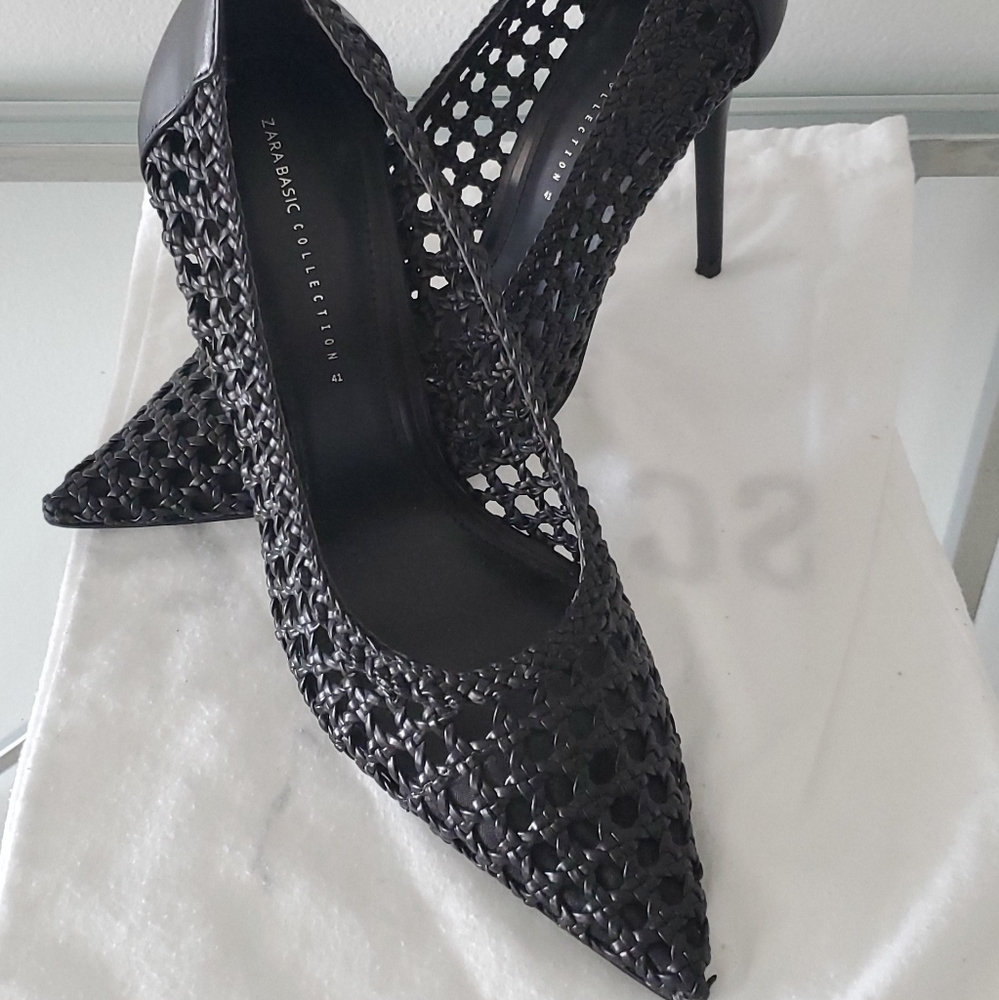 Zara basic collection heeled black shoes